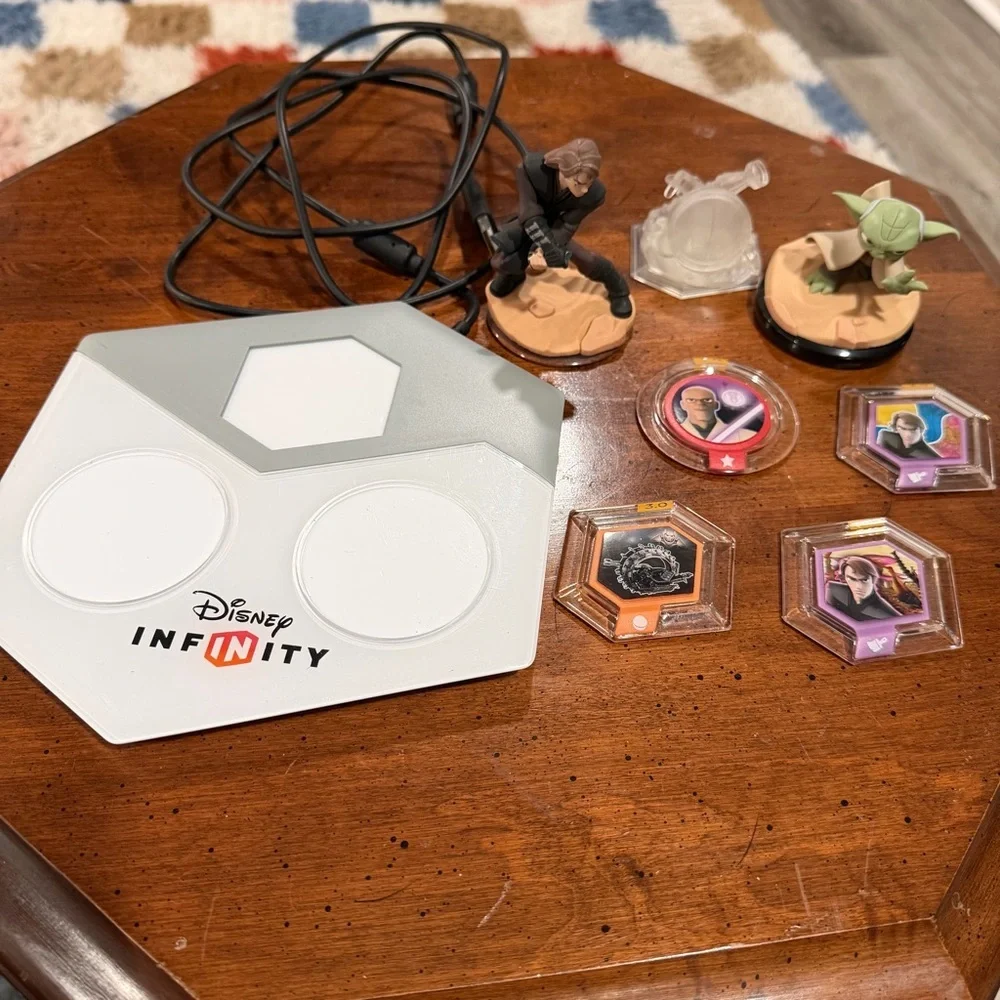 Disney Infinity 3.0 Portal Base Xbox 360 Star Wars Yoda Anakin Figures